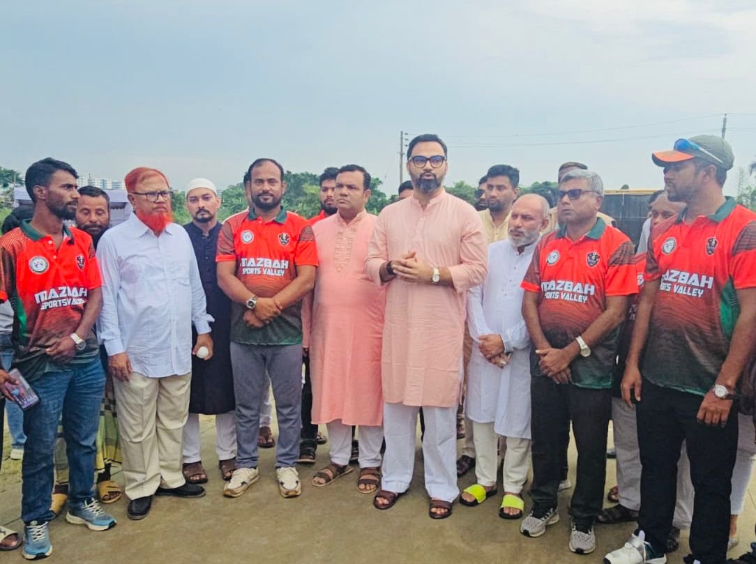 Group photo of volunteers outdoors